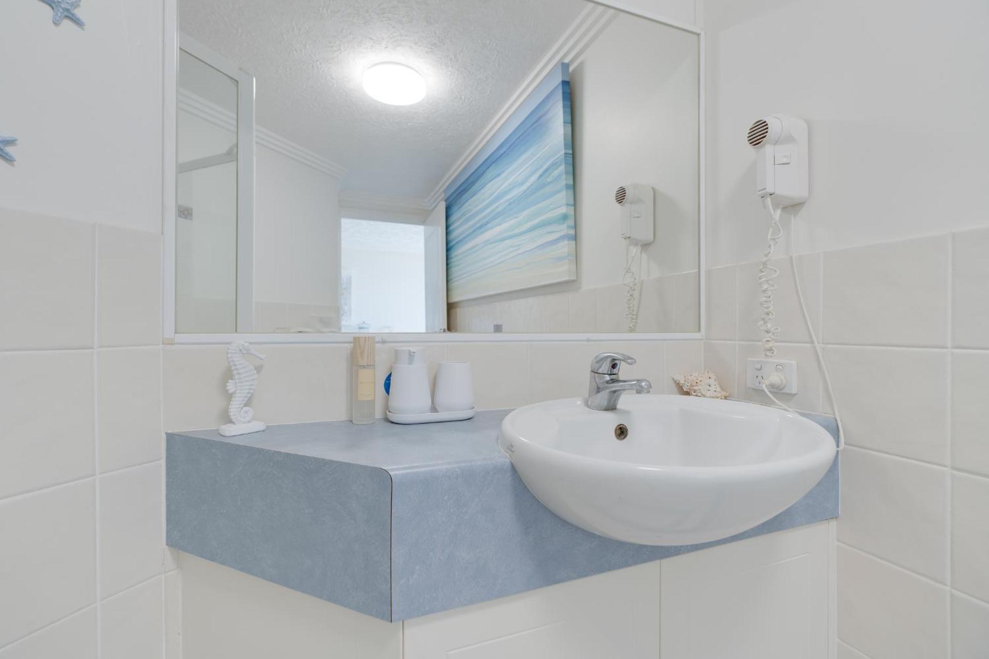Waterfront 1-bedroom Escape Breathtaking Views *