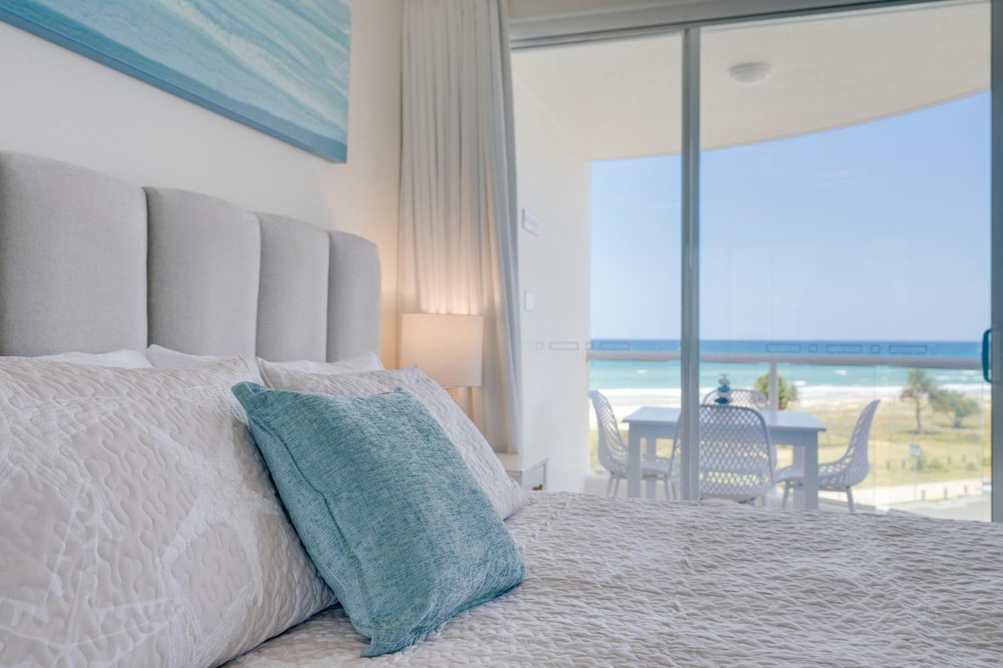 Waterfront 1-bedroom Escape Breathtaking Views Gold Coast