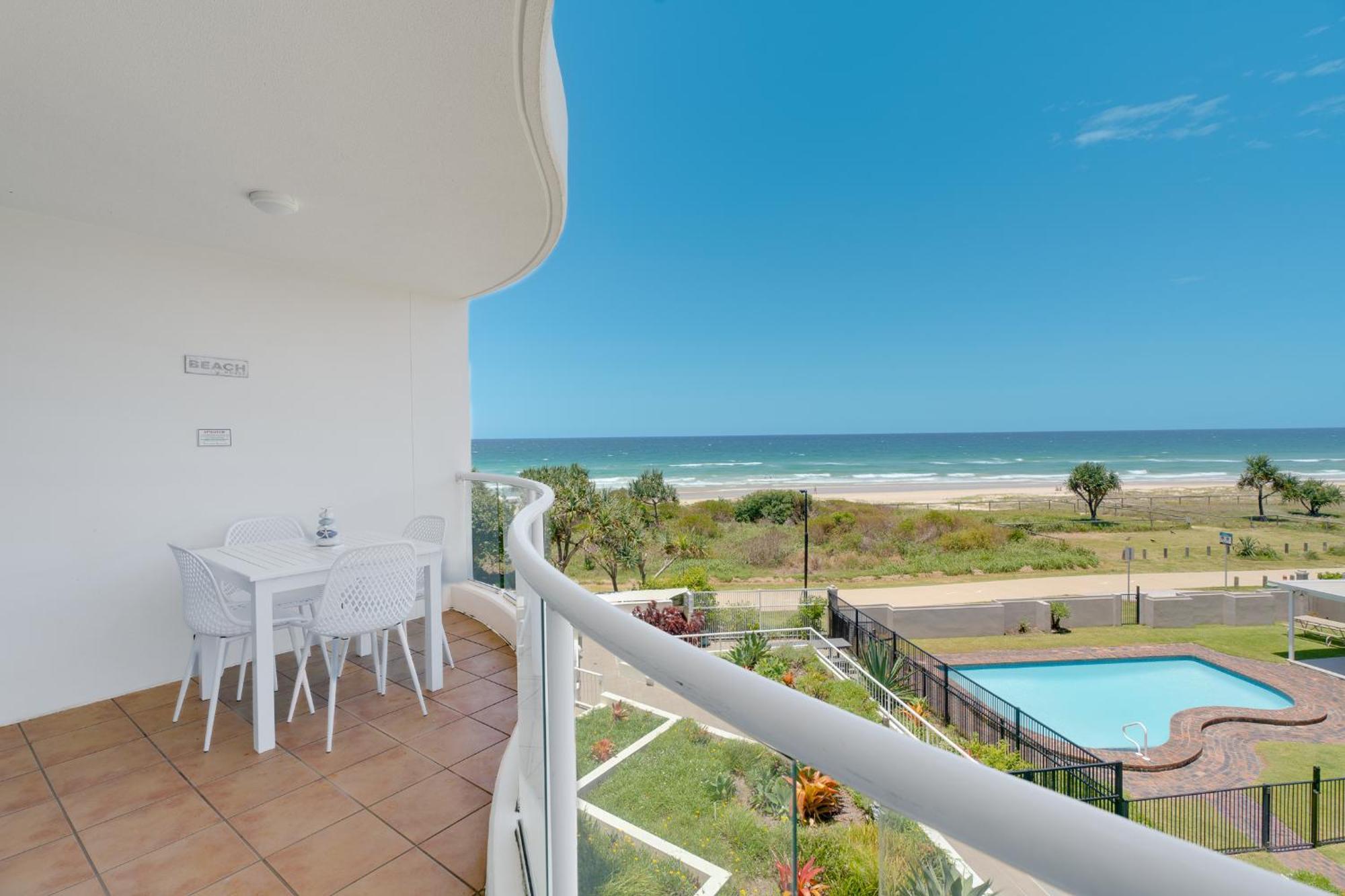 Waterfront 1-bedroom Escape Breathtaking Views Gold Coast