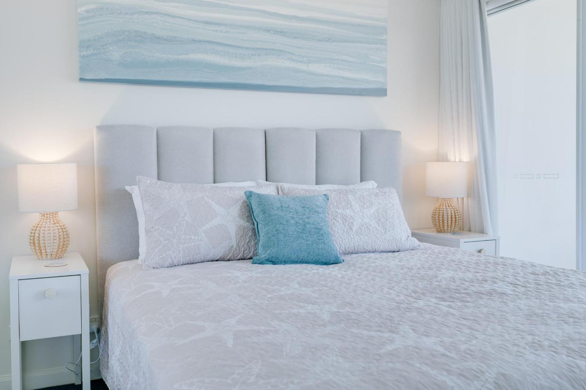 Waterfront 1-bedroom Escape Breathtaking Views * Gold Coast
