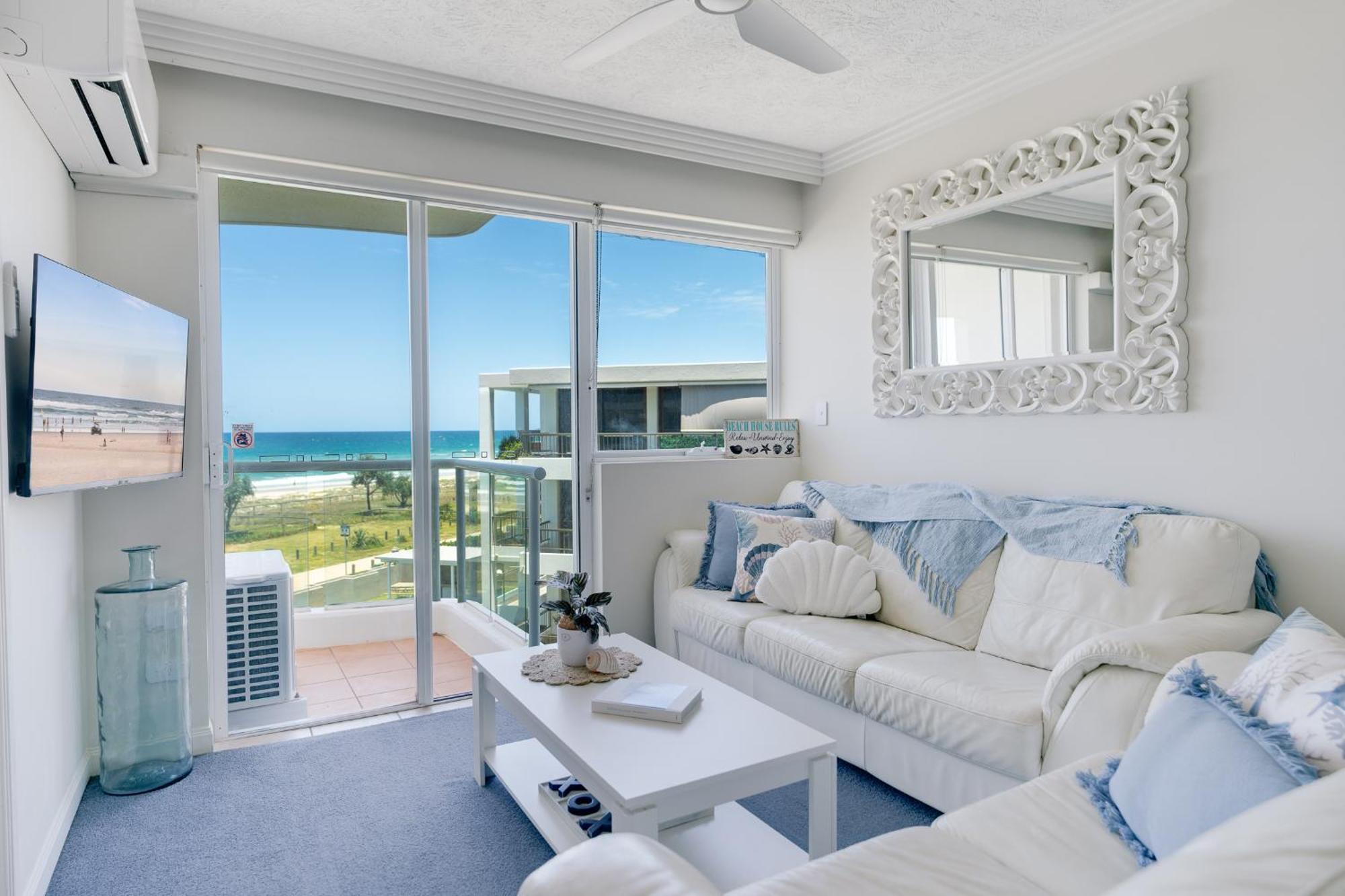 Waterfront 1-bedroom Escape Breathtaking Views Apartment Gold Coast