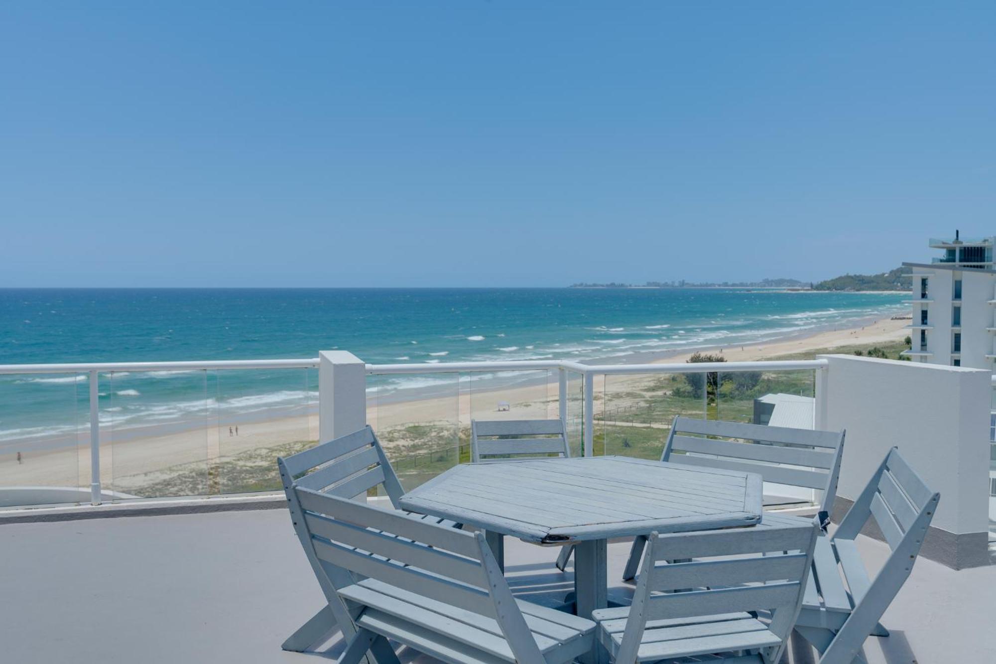 Waterfront 1-bedroom Escape Breathtaking Views Apartment